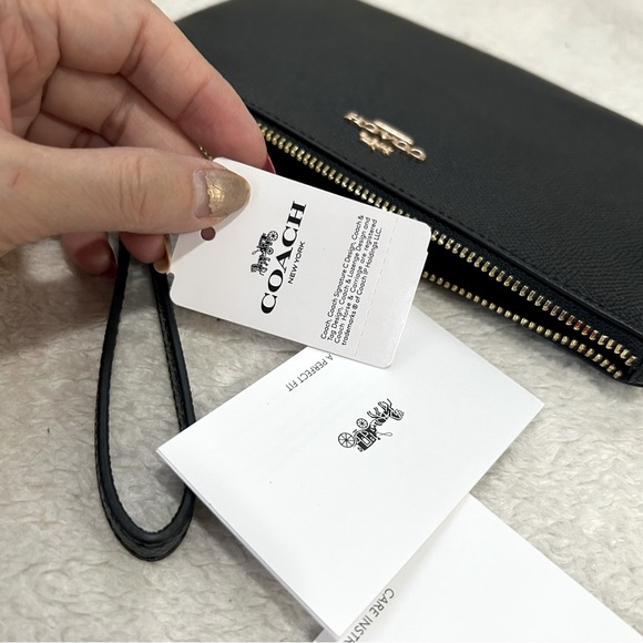 NWT Coach Retextured Leather Large Wristlet - Picture 4 of 6